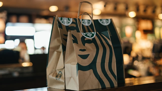 Better Dividend Bet: DRI or SBUX? The Cash Flow Numbers Reveal a Clear Winner