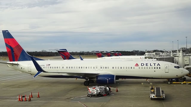 Cramer says Delta Air Lines' earnings miss doesn't tell the whole story