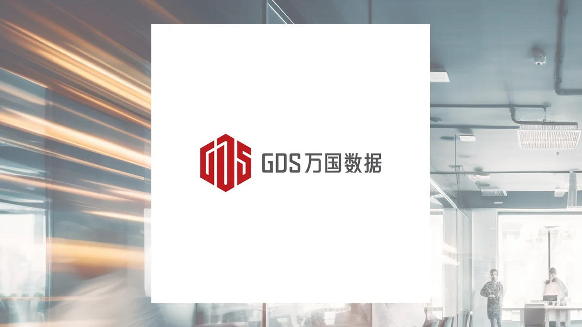 Critical Analysis: GDS (NASDAQ:GDS) and International Business Machines (NYSE:IBM)