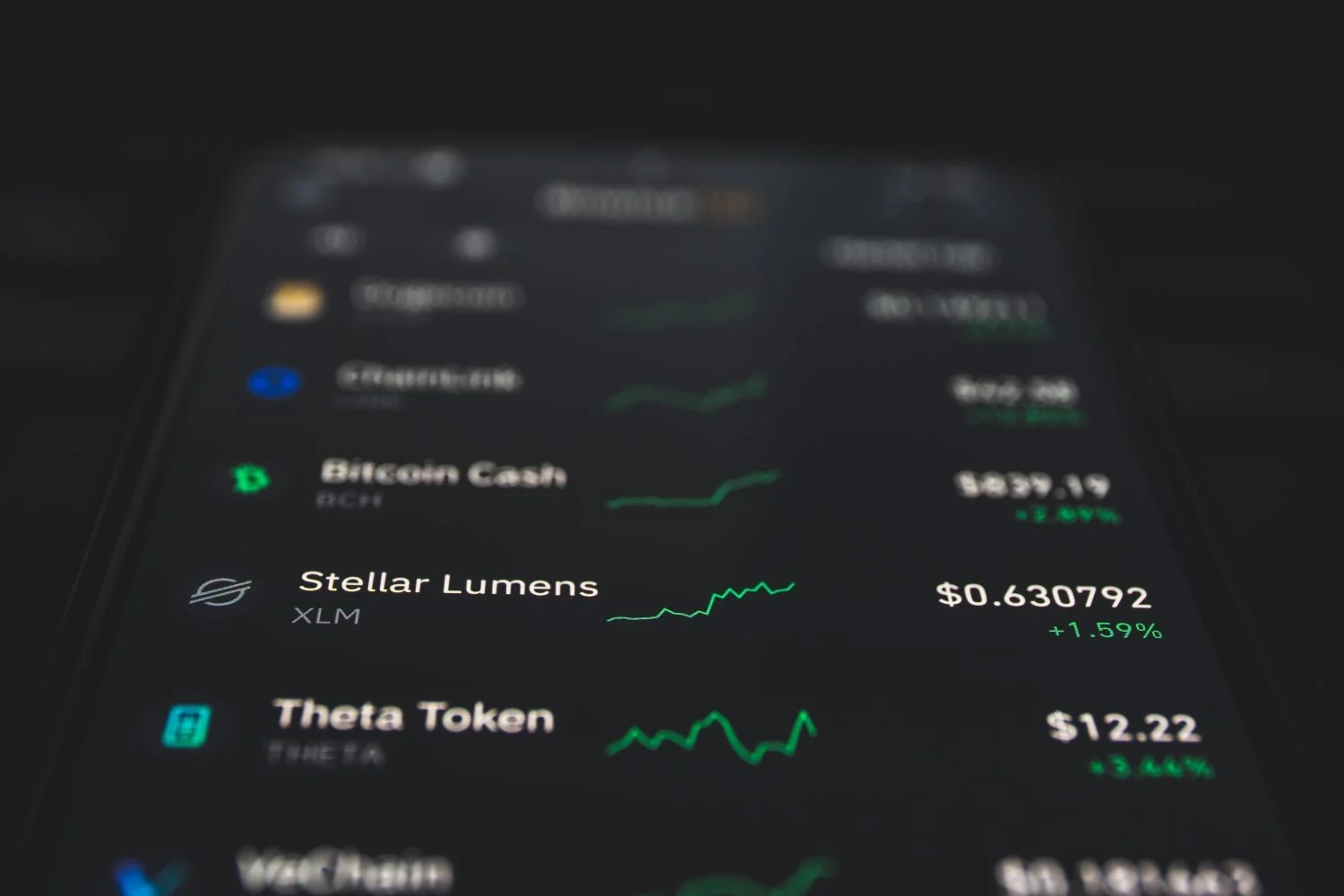 Peter Brandt Once Mocked XRP, Now Chooses Stellar as His Long-Shot Pick