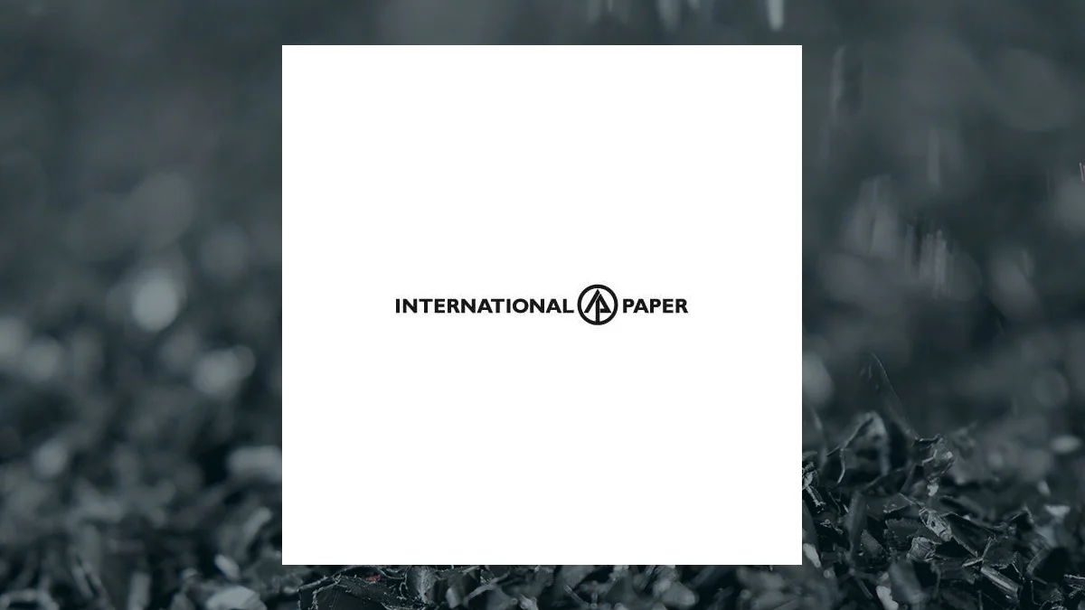 Reviewing International Paper (NYSE:IP) and Amcor (NYSE:AMCR)